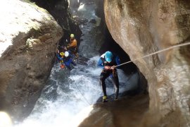 Petit enchaînement de cascades - Canyoning Pyrénées