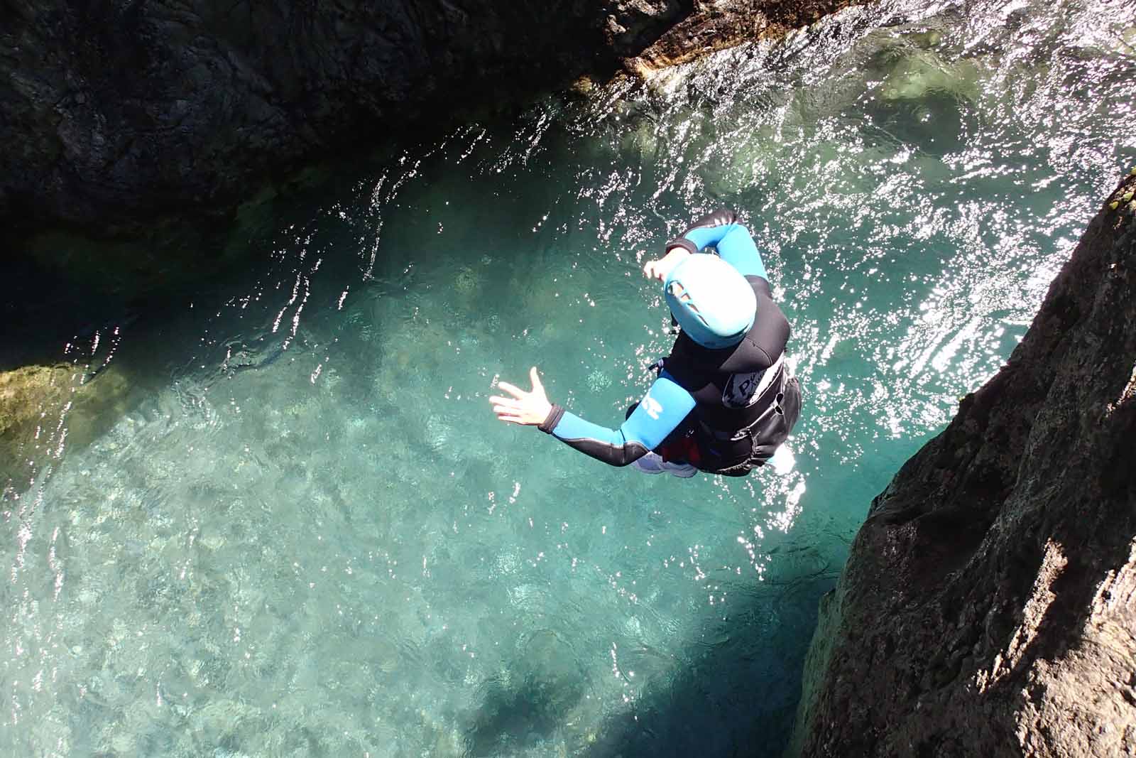 Initiation au saut au canyon aquatique d'Héas - Hautes Pyrénées