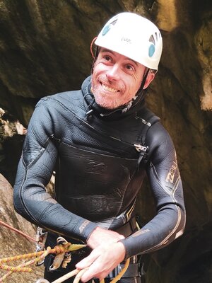 Laurent, guide canyoning raquettes spéléologie
